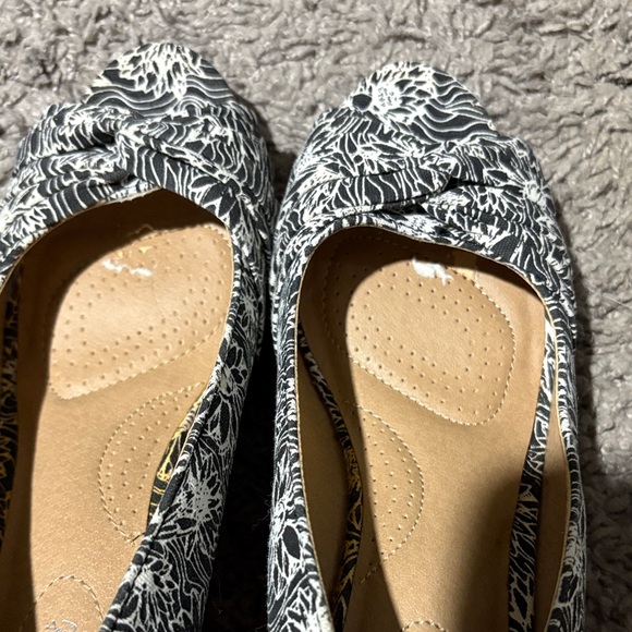 Dexflex Comfort Black and White Patterned Wedges - Picture 4 of 5